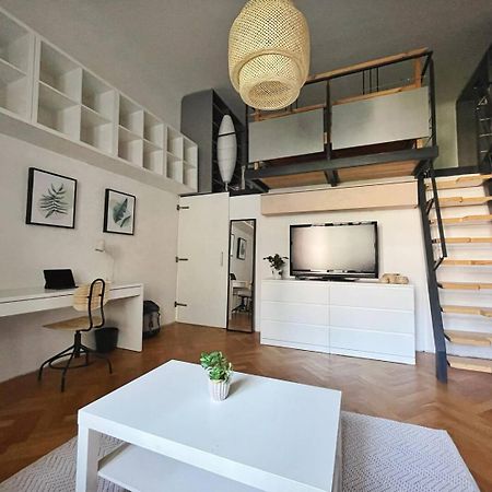 Netradicny Apartman V Centre Bratislava Esterno foto