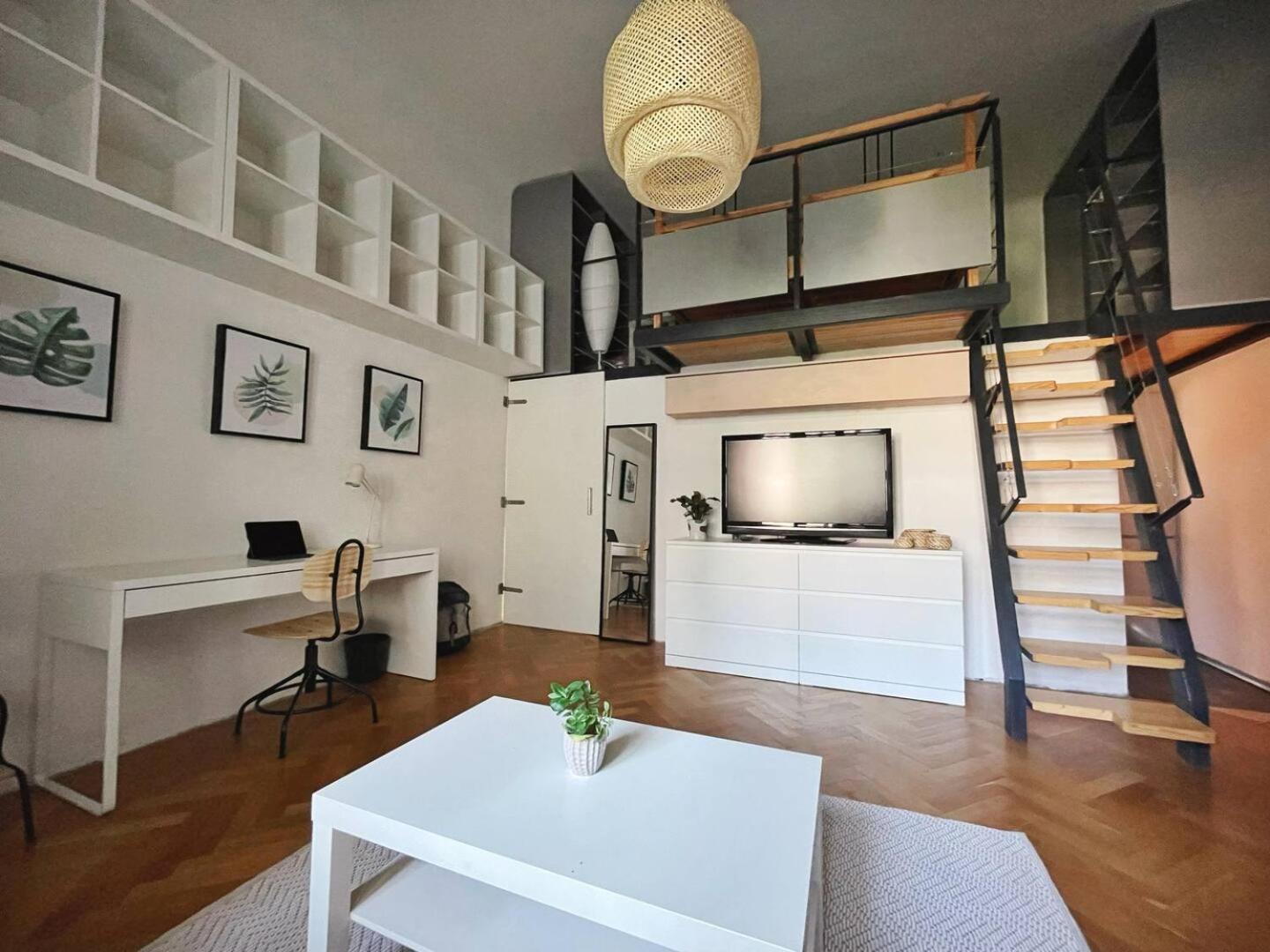 Netradicny Apartman V Centre Bratislava Esterno foto