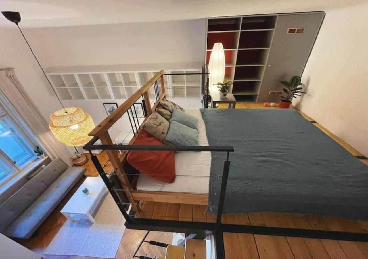Netradicny Apartman V Centre Bratislava Esterno foto